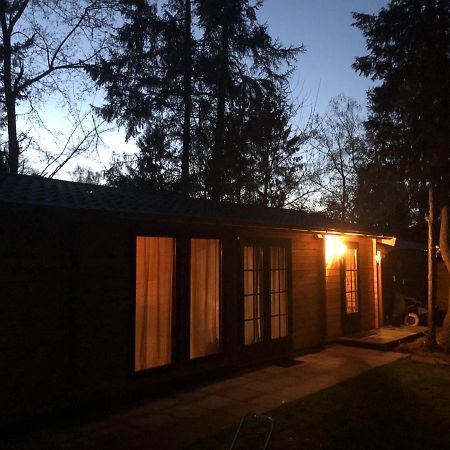 3 Slaapkamer Blokhut Met Opgemaakte Bedden Villa Putten Exterior foto